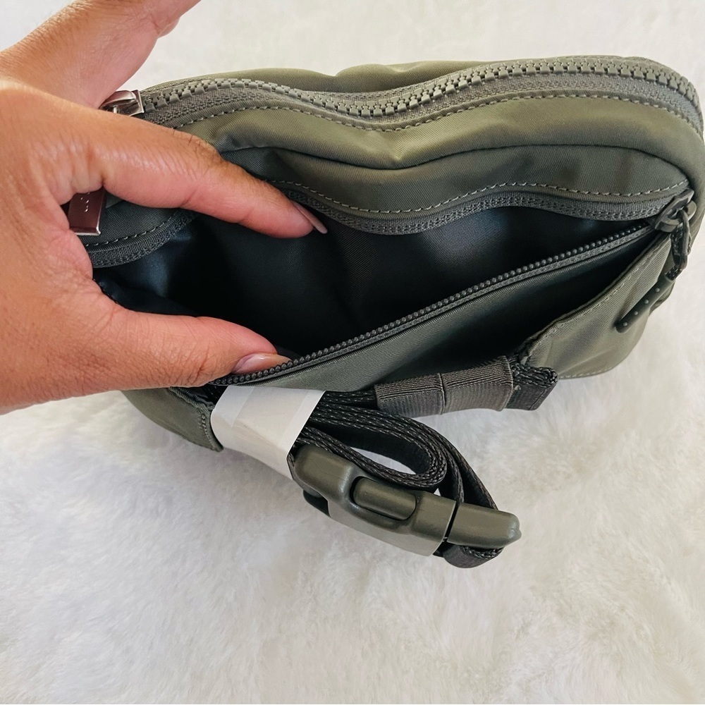 Lululemon Everywhere belt Bag Grey Sage large 2L - Picture 8 of 10